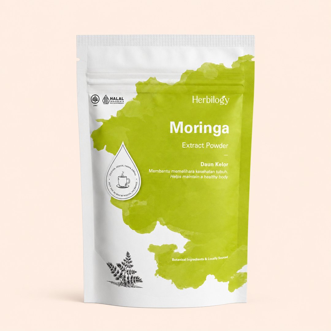 Cover produk Herbilogy Moringa Extract Powder 100g dengan latar krem