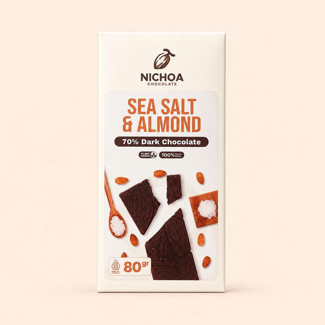 Cover produk Nichoa 70% Dark Chocolate Sea Salt & Almond 80g dengan latar krem