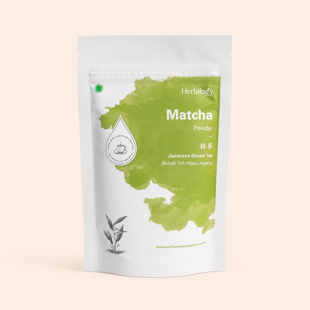 Cover produk Herbilogy Matcha Powder 100g dengan latar krem