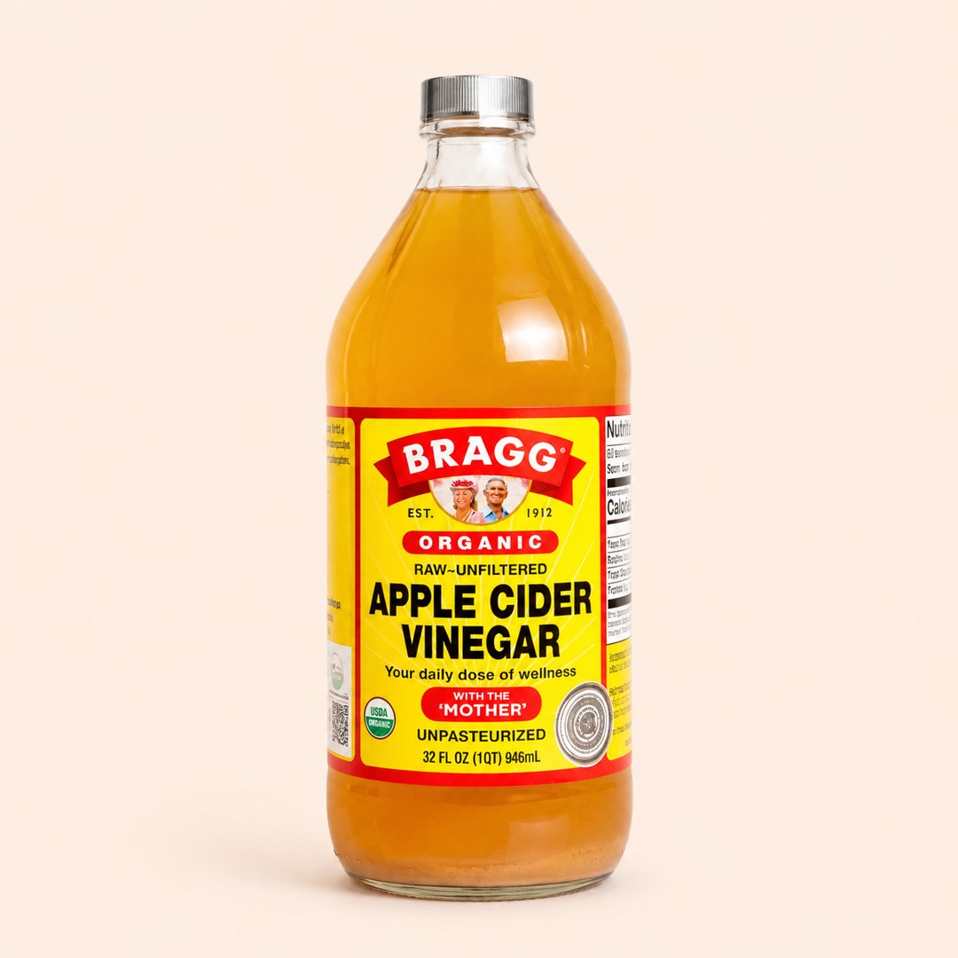 Cover produk Bragg Organic Apple Cider Vinegar with The Mother - Cuka Apel Organik 946ml dengan latar krem