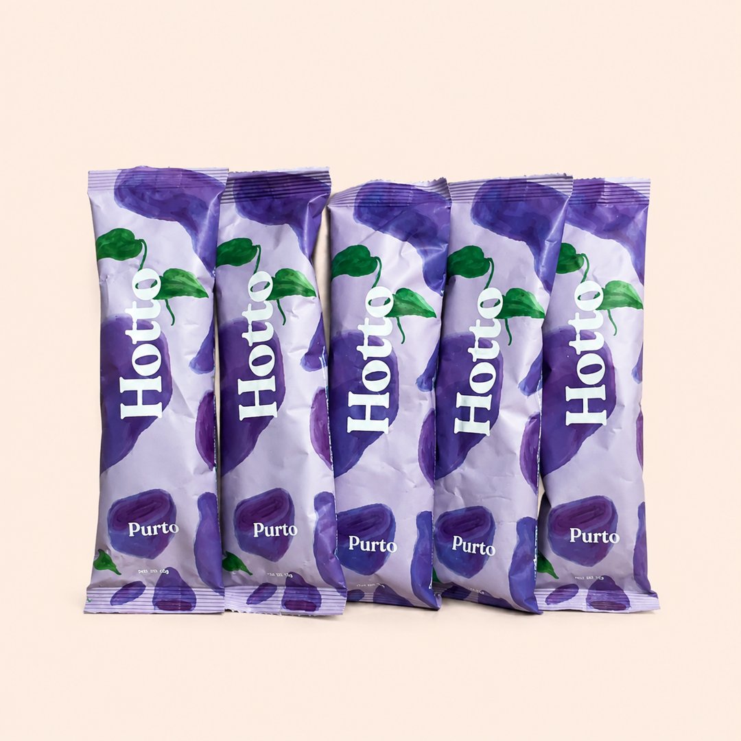 Lima sachet Hotto Purto Multigrain Oat Ubi Ungu dengan latar krem.
