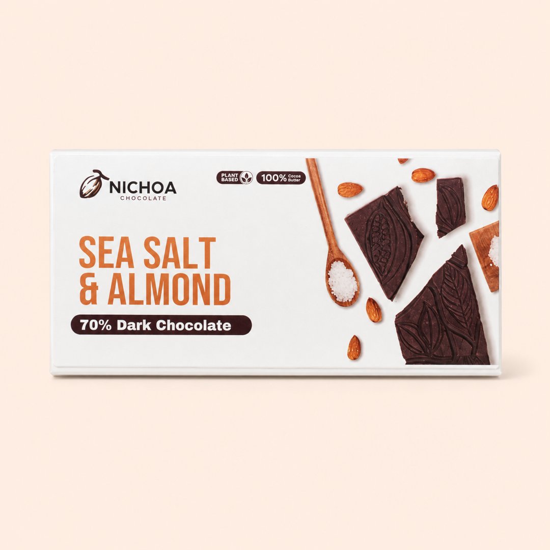 Cover produk Nichoa Sea Salt & Almond 70% Dark Chocolate 35gr dengan latar krem